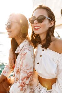 Photo,Of,Beautiful,Happy,Emotional,Pretty,Women,Friends,Outdoors,On