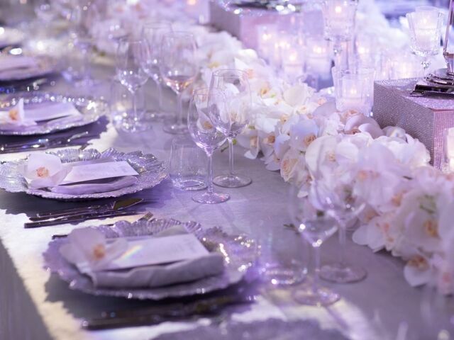 Beautiful,Flowers,On,Table,In,Wedding,Day