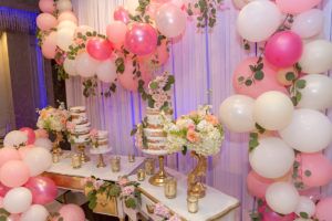 Birthday,Decoration,With,Cake,And,Balloons