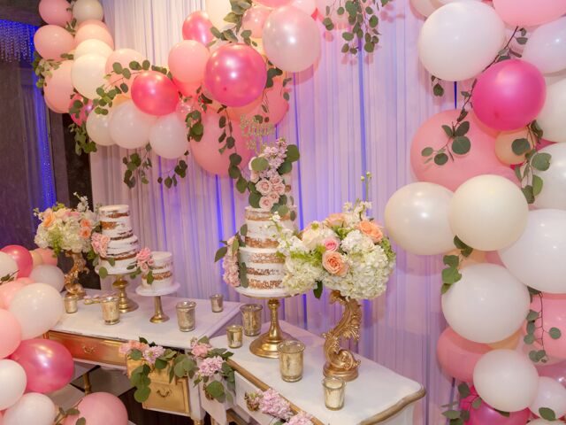 Birthday,Decoration,With,Cake,And,Balloons