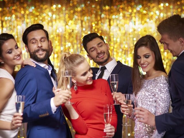 Good,Friends,Dressed,In,Elegant,Clothes