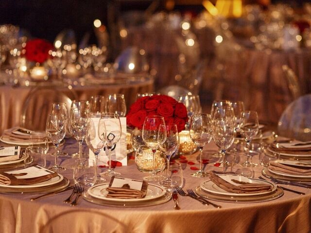 Red,Rose,Bouquet,And,Card,With,Number,18,Stand,In