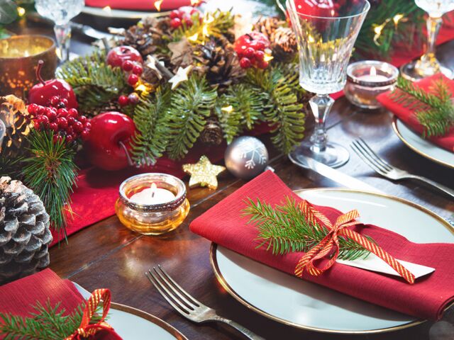 Christmas,Holidays,Table,Setting,Concept,-,Wine,Glasses,And,Tableware