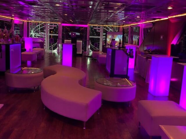 Uplighting Upper Deck_1200