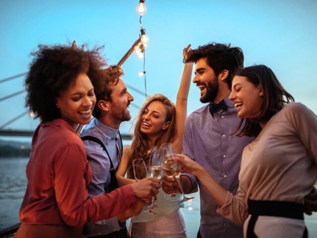 Cropped,Shot,Of,A,Group,Of,Friends,Celebrating,With,Champagne