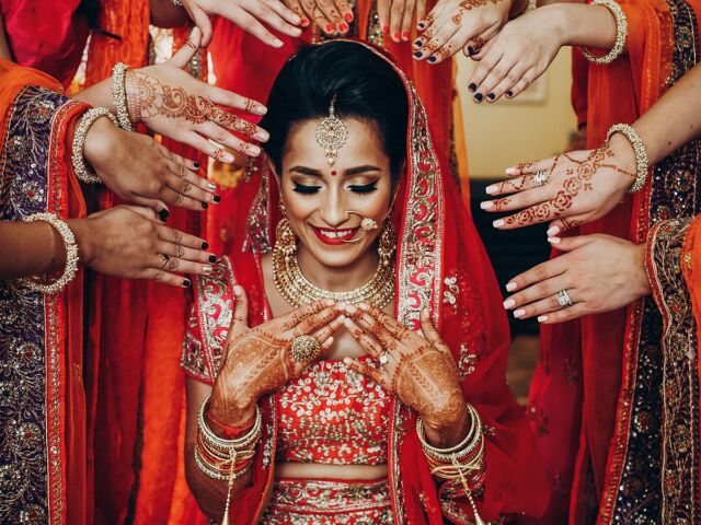 Stunning,Indian,Bride,Dressed,In,Hindu,Traditional,Wedding,Clothes,Lehenga